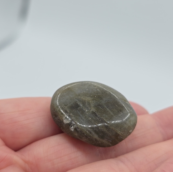 Labradorite Green Crystal Tumble Stone - Picture 3 of 4